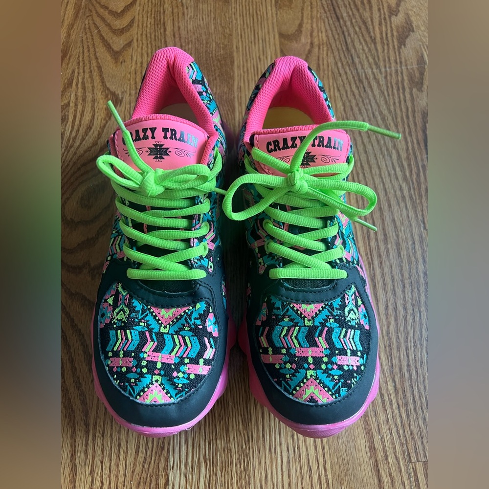 CRAZY TRAIN Women's Size 11 Tribal Print Tennis Shoes DO-41814 Black Neon Pink